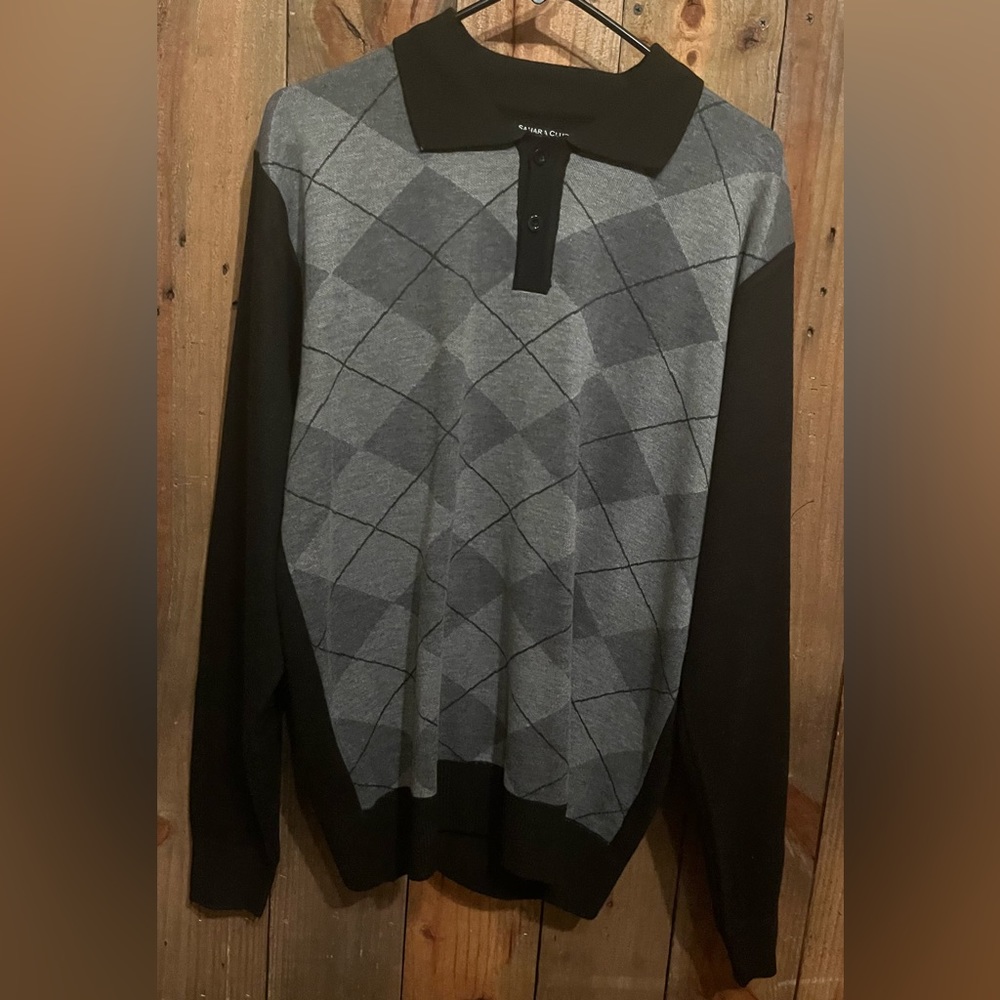 Sahara Club Black and Gray Sweater. Size Medium.